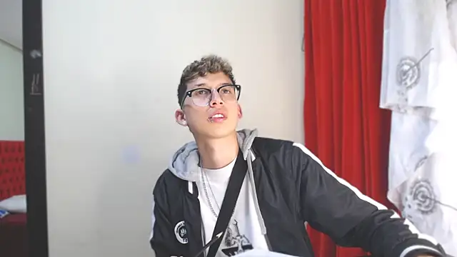  Thomas hot  online show from 01.08.25