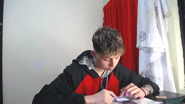  Thomas hot  online show from 01.09.25