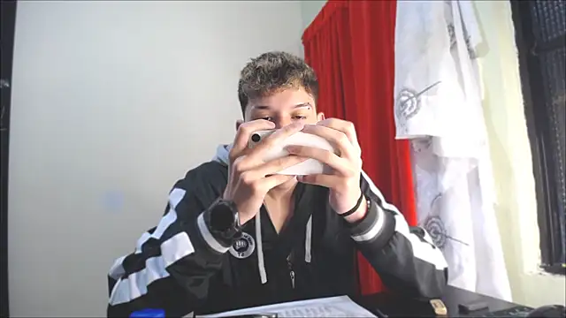  Thomas hot  online show from 01.12.25