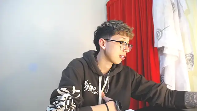  Thomas hot  online show from 01.22.25