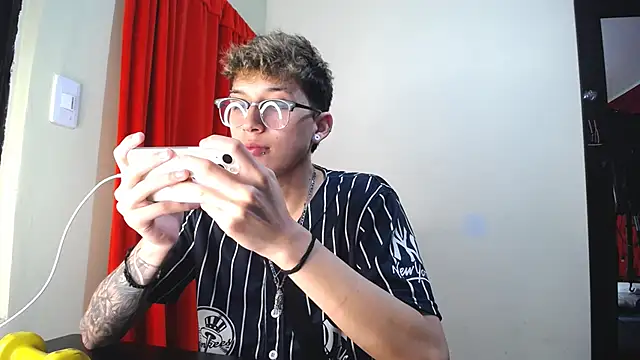  Thomas hot  online show from 01.30.25