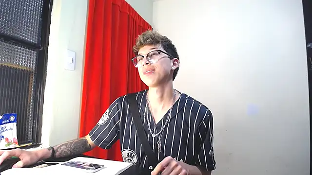  Thomas hot  online show from 02.04.25