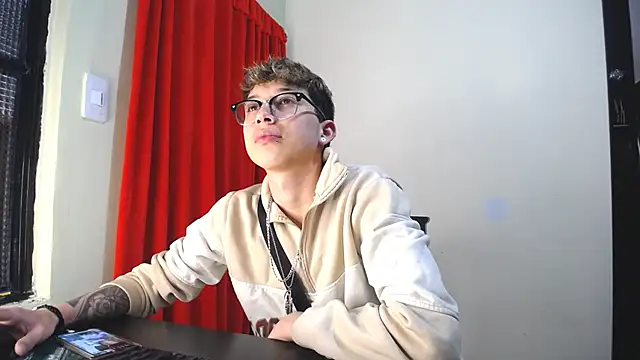  Thomas hot  online show from 02.05.25