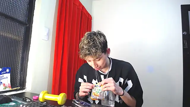  Thomas hot  online show from 02.08.25