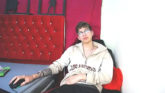  Thomas hot  online show from 02.11.25