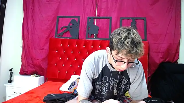  Thomas hot  online show from 02.15.25