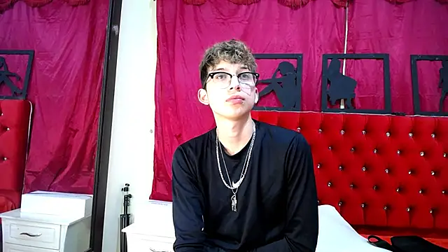  Thomas hot  online show from 02.16.25