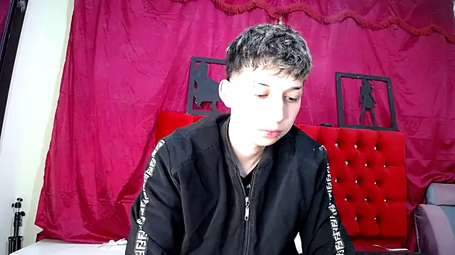  Thomas hot  online show from 03.12.25