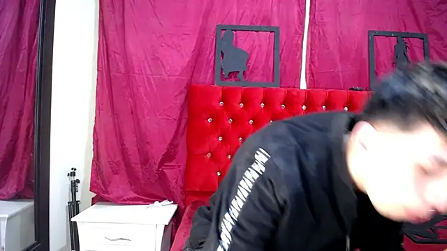  Thomas hot  online show from 03.16.25