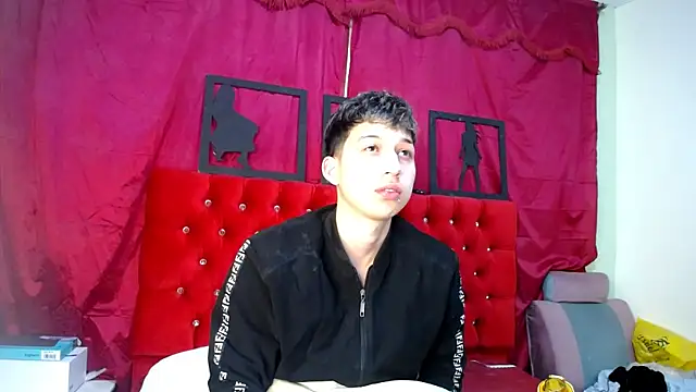  Thomas hot  online show from 03.18.25