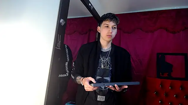  Thomas hot  online show from 03.19.25