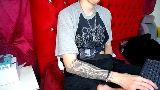  Thomas hot  online show from 03.19.25