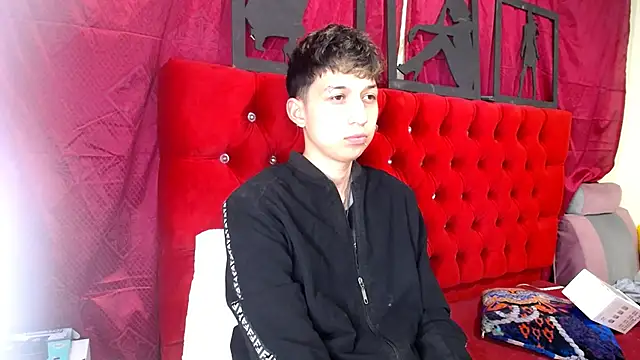  Thomas hot  online show from 03.20.25