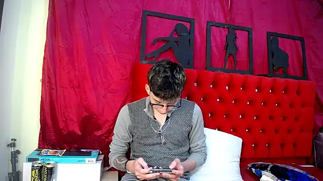  Thomas hot  online show from 03.23.25