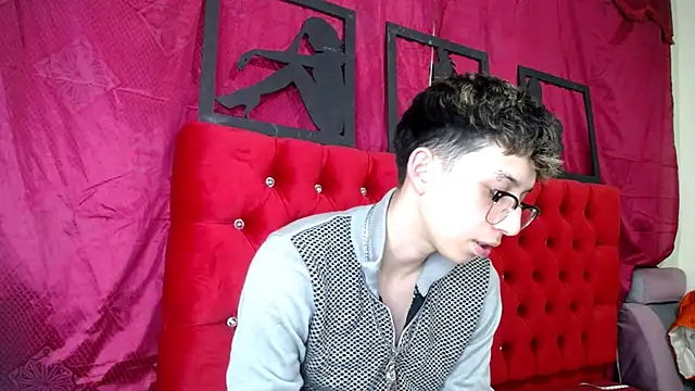  Thomas hot  online show from 03.23.25