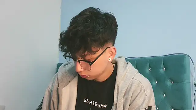  Thomas hot  online show from 04.14.26