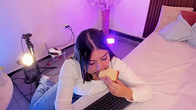 Snapshot of ArianaBaker chatting on 02.22.26 ArianaBaker online show from 02.22.26