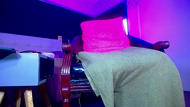 Snapshot of bellatrixx_69 chatting on 12.04.25 bellatrixx 69 online show from 12.04.25