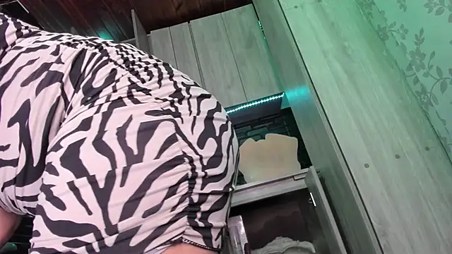 LaureenHills online show from 10.29.25