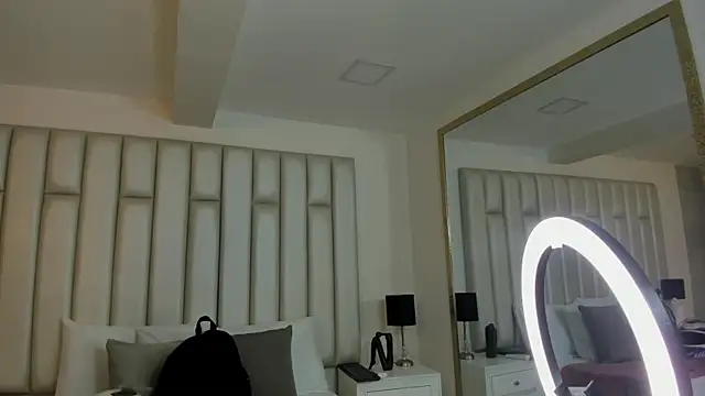 Snapshot of samantaramoos chatting on 09.20.25 samantaramoos online show from 09.20.25