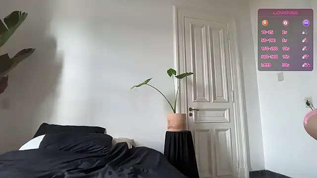 Snapshot of AliceSnowCatt chatting on 06.02.26 AliceSnowCatt online show from 06.02.26