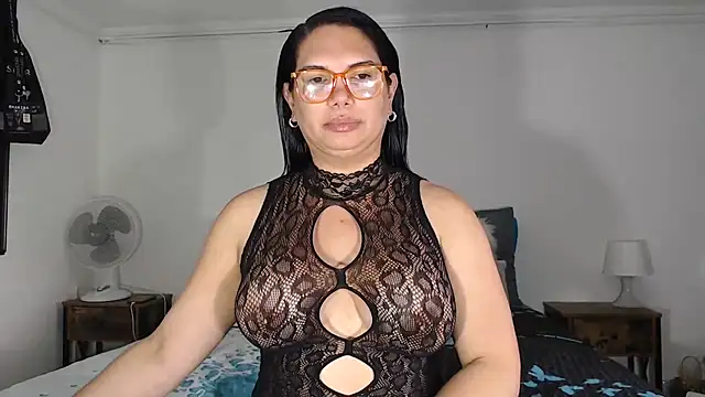 Snapshot of flowerdirtty chatting on 06.19.26 flowerdirtty online show from 06.19.26