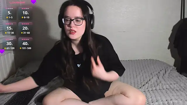 Tinasun4 online show from 11.22.25