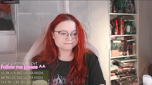 Snapshot of me__hanna chatting on 05.04.26 me hanna online show from 05.04.26
