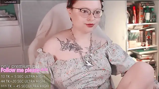 Snapshot of me__hanna chatting on 05.07.26 me hanna online show from 05.07.26