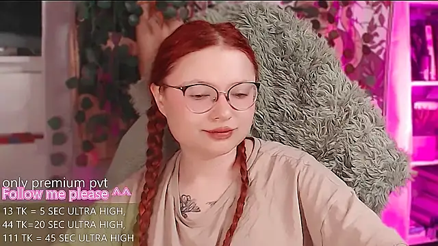 Snapshot of me__hanna chatting on 06.15.26 me hanna online show from 06.15.26