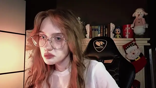 Snapshot of ELLIEJAY chatting on 12.18.24 ELLIEJAY online show from 12.18.24