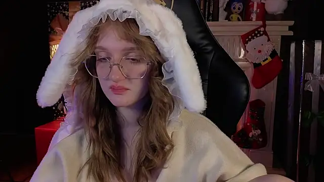 Snapshot of ELLIEJAY chatting on 12.20.24 ELLIEJAY online show from 12.20.24