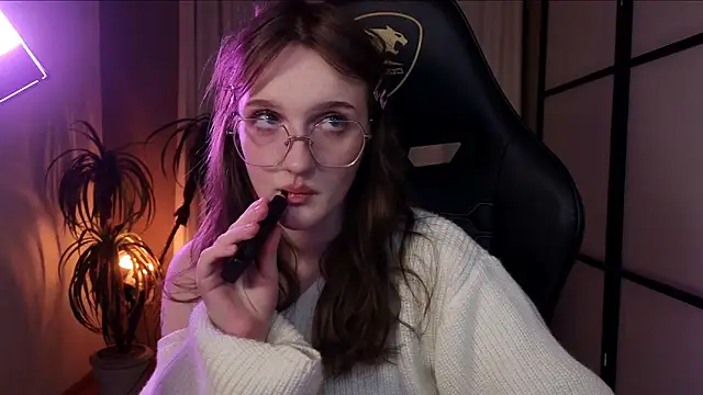 Snapshot of ELLIEJAY chatting on 12.28.24 ELLIEJAY online show from 12.28.24