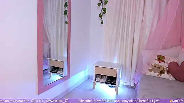 Snapshot of little_kawaiigirl_ chatting on 12.04.24 little kawaiigirl online show from 12.04.24