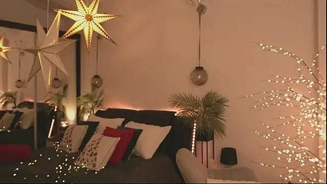 DaisyStacey online show from 12.05.25