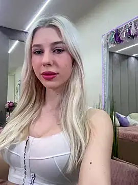 Snapshot of Yanna_miana chatting on 10.17.25 Yanna miana online show from 10.17.25