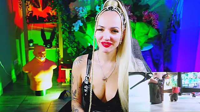 Snapshot of MonicaMaxwel chatting on 02.13.26 MonicaMaxwel online show from 02.13.26