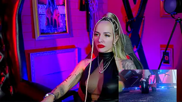 Snapshot of MonicaMaxwel chatting on 02.26.26 MonicaMaxwel online show from 02.26.26