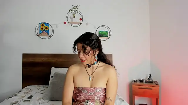 YenniferCurly online show from 01.10.25