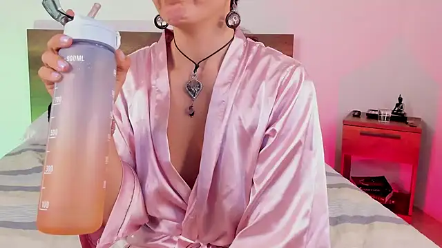 YenniferCurly online show from 01.30.25