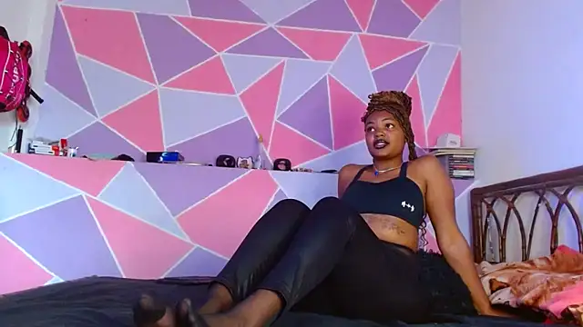 Snapshot of ebony_alika1 chatting on 05.12.26 ebony alika1 online show from 05.12.26