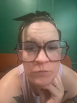 quinnmariexo online show from 10.19.25