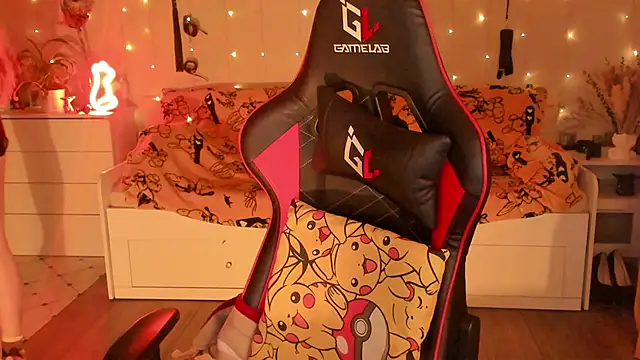 desperatehousewife   online show from 11.17.25