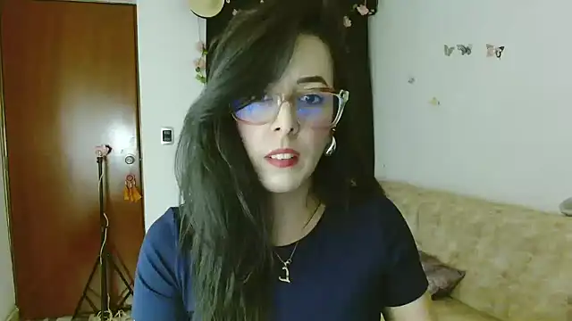 Snapshot of ella_peck chatting on 04.13.26 ella peck online show from 04.13.26