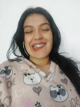 Sophie-hatter online show from 01.05.25