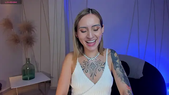 Snapshot of MollySundersX chatting on 02.26.26 MollySundersX online show from 02.26.26