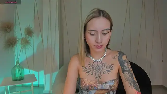 Snapshot of MollySundersX chatting on 02.28.26 MollySundersX online show from 02.28.26