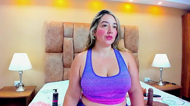 MiiaHot online show from 02.02.26