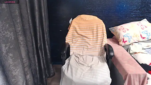 LadyAverrySquirt11 online show from 10.31.25