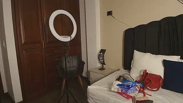 Raquel jones online show from 10.12.25